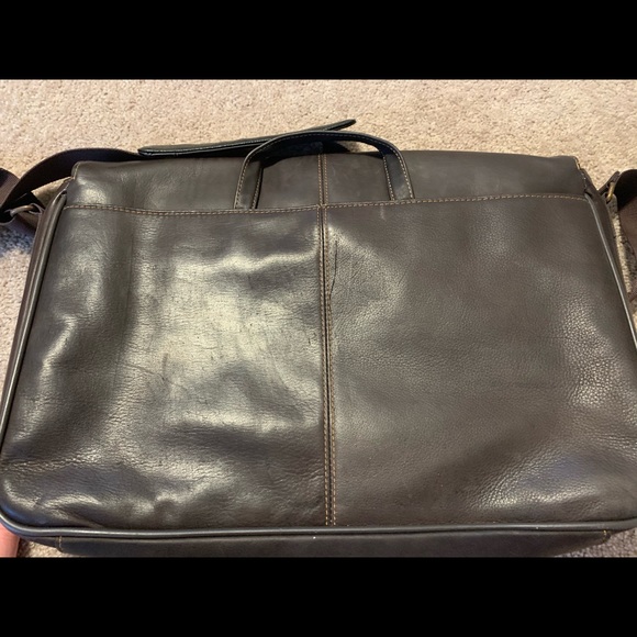 Kenneth Cole Messenger Bag - Picture 2 of 4